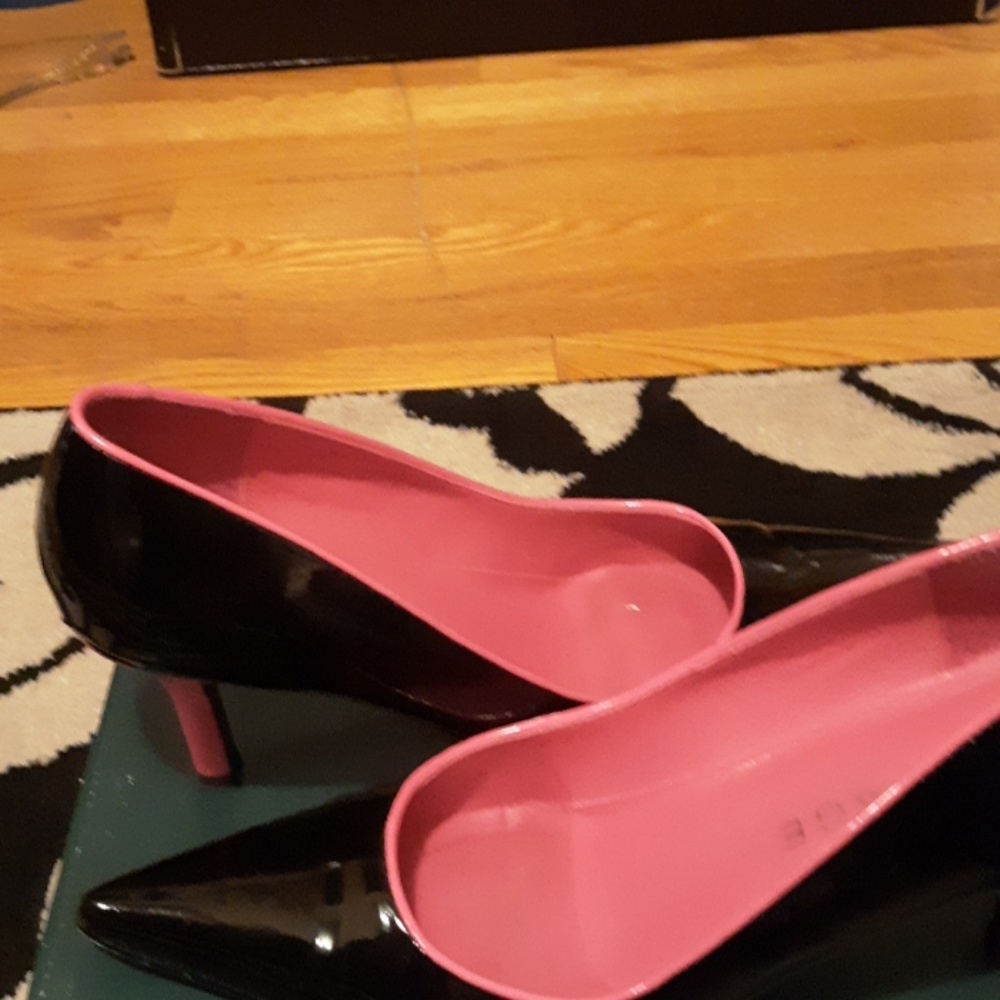 Shoe